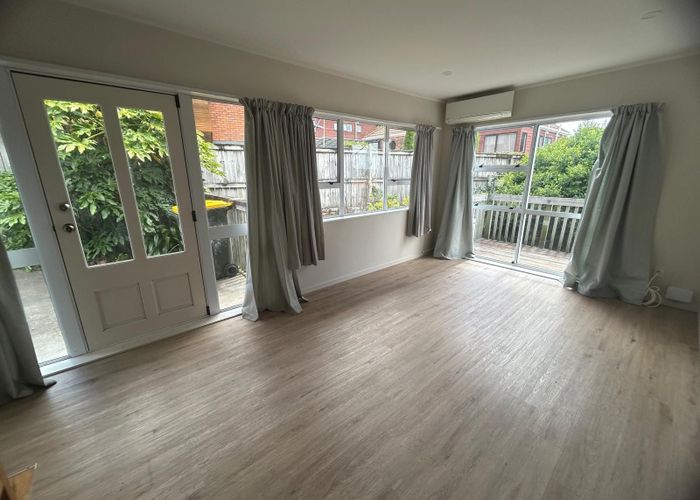  at 1/16 Cambric Place, Botany Downs, Manukau City, Auckland