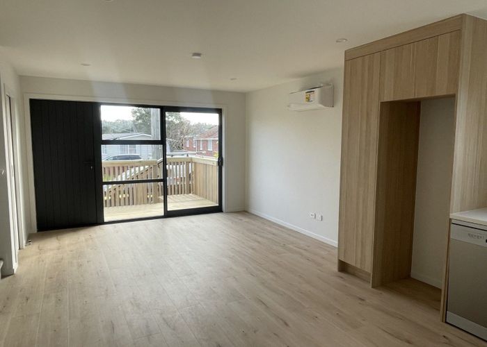  at 2/157 Beach Haven Road, Beach Haven, Auckland