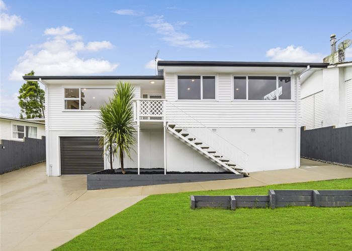  at 15 Castleford Street, Green Bay, Auckland