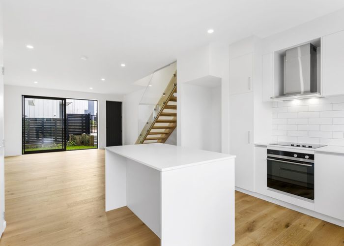  at 11/82 East Coast Road, Milford, North Shore City, Auckland