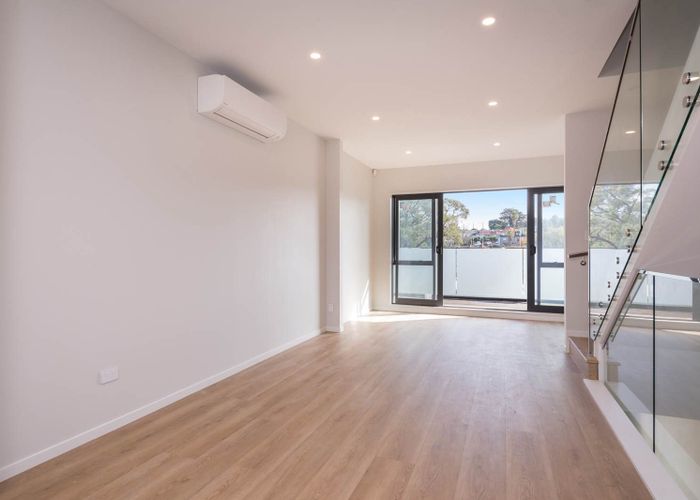  at 7/15 Thornton Road, Milford, North Shore City, Auckland