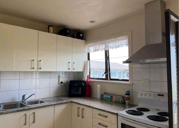  at 35 Hutchinsons Road, Highland Park, Manukau City, Auckland
