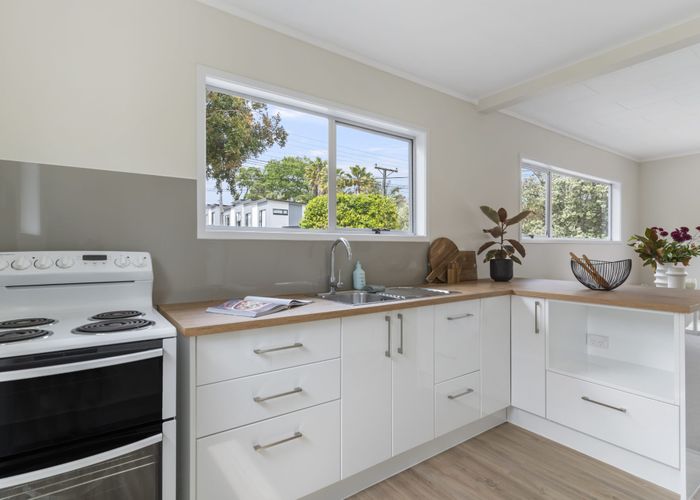  at 2/7 Neptune Avenue, Beach Haven, Auckland