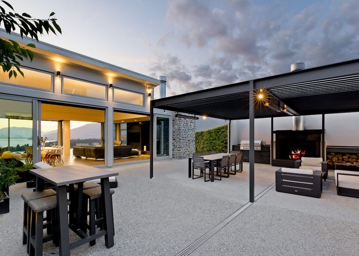 at 9 Garland Terrace, Kelvin Heights, Queenstown