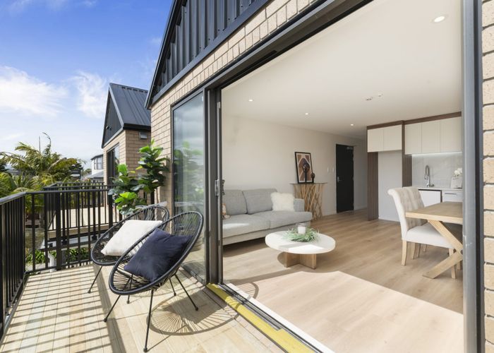  at 2/8 Baird Street, Howick, Manukau City, Auckland