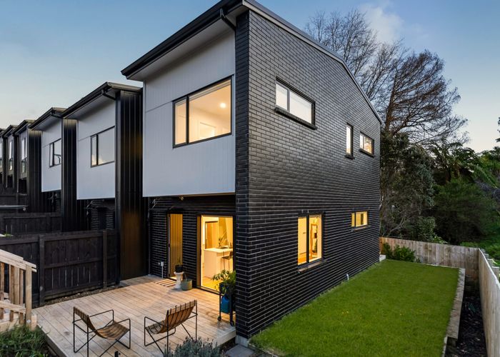  at 33 Meg Lane, Glen Eden, Waitakere City, Auckland