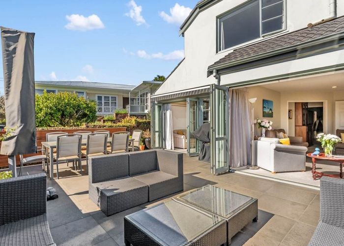  at 2/3 Temple Street, Meadowbank, Auckland