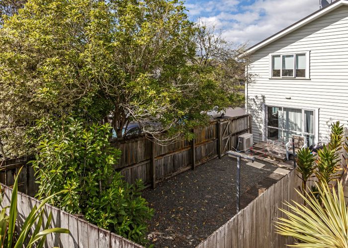  at 10/6 John Jennings Drive, Oteha, Auckland
