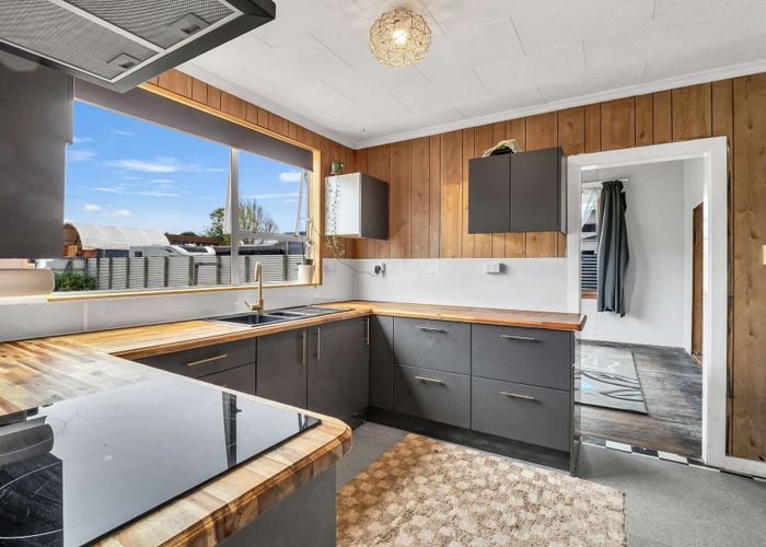  at 14 London Street, Aramoho, Whanganui, Manawatu / Whanganui