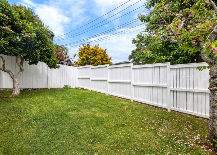  at 4 Mons Avenue, Mount Roskill, Auckland