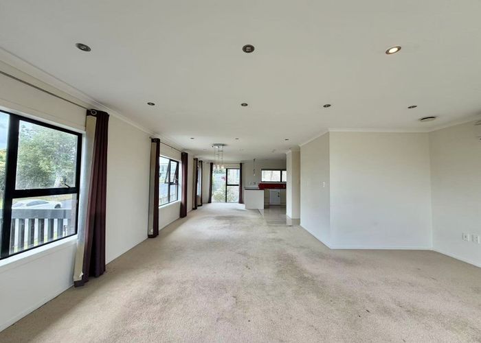  at 121 Redoubt Road, Goodwood Heights, Manukau City, Auckland