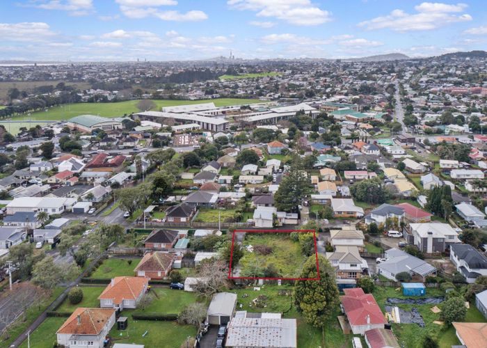  at 18 Riversdale Road, Avondale, Auckland