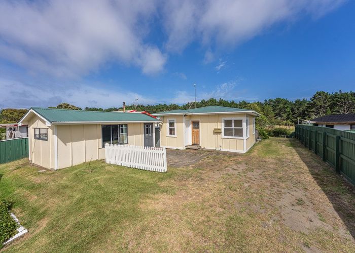  at 28 Drake Street, Waikawa Beach, Levin