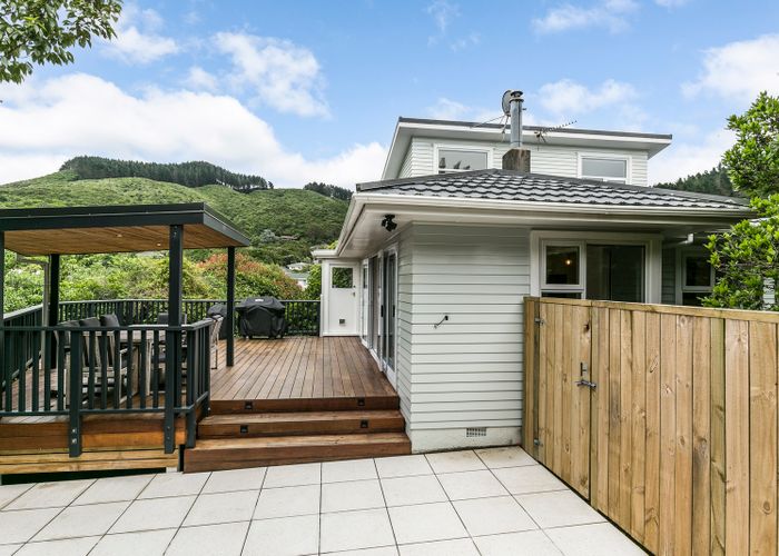  at 33 Kiwi Crescent, Tawa, Wellington