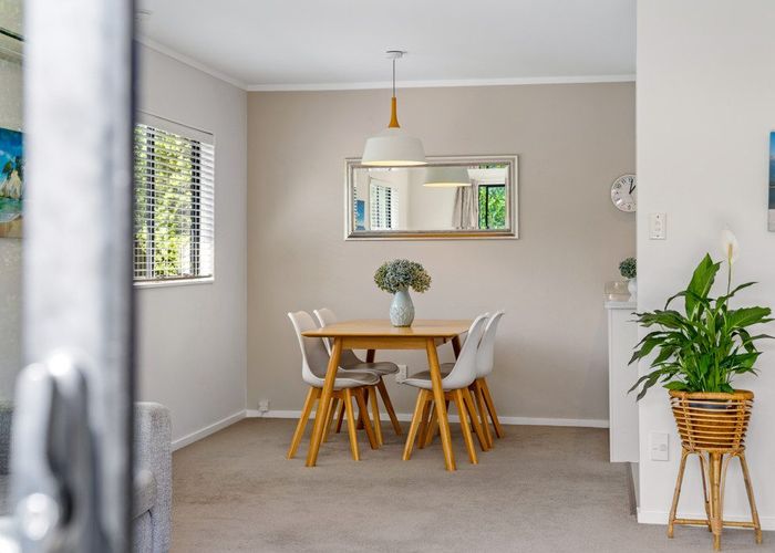  at 2/13 Heather Place, Sunnynook, Auckland