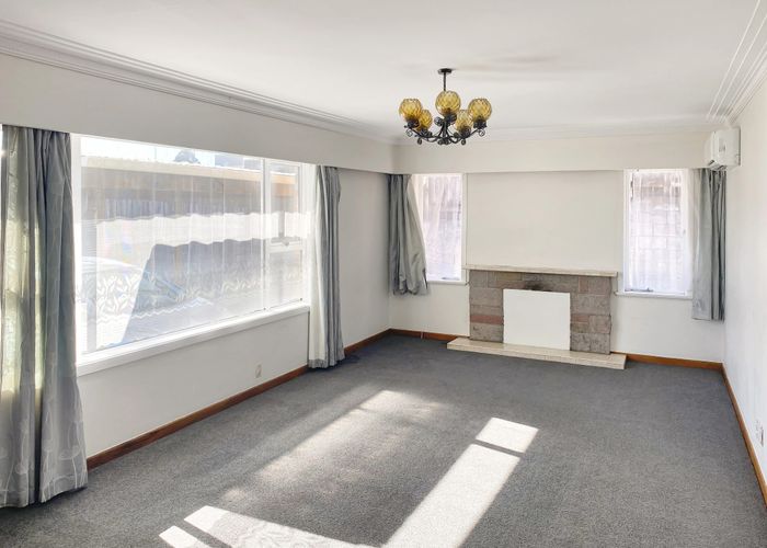  at 2 Vera Road, Te Atatū South, Auckland