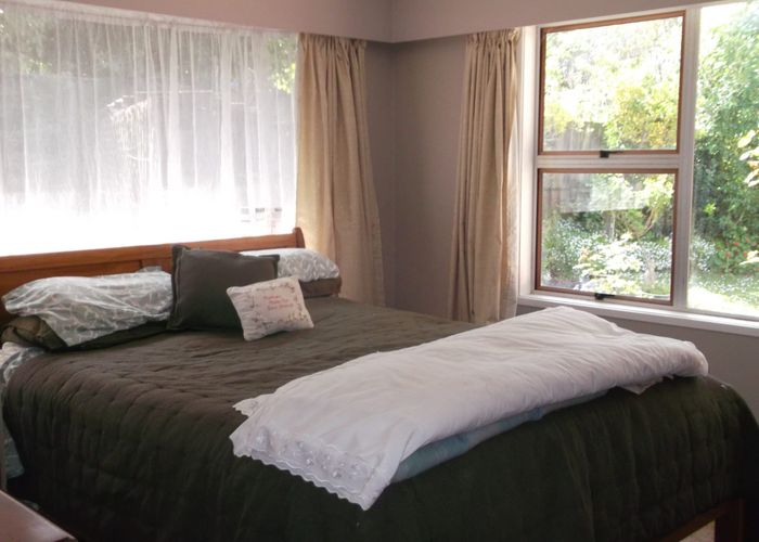  at 12 Anakiwa Place, Milford, North Shore City, Auckland