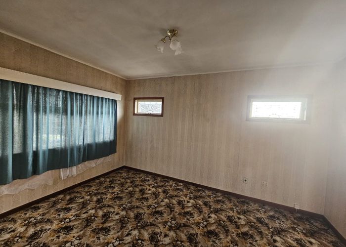  at 122 Oakdale Road, Mount Roskill, Auckland