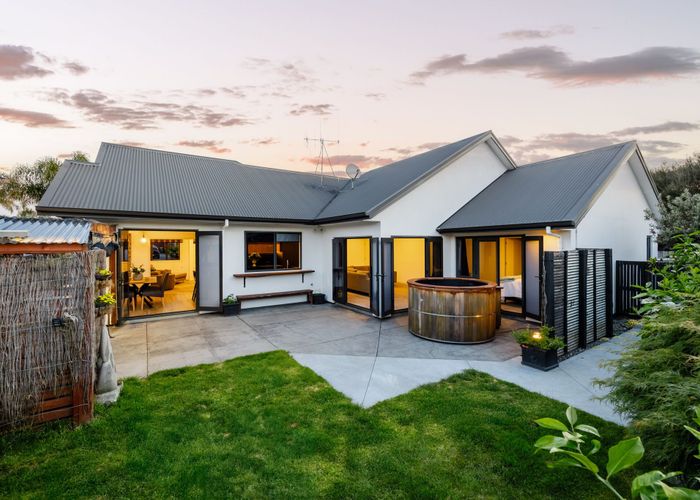  at 25 Somerton Drive, Huntington, Hamilton