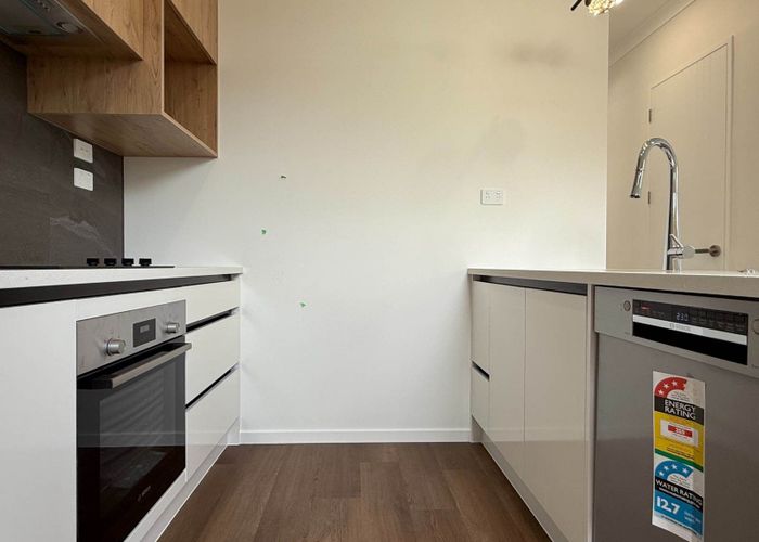  at 4/28 Pinedale Place, Henderson, Waitakere City, Auckland