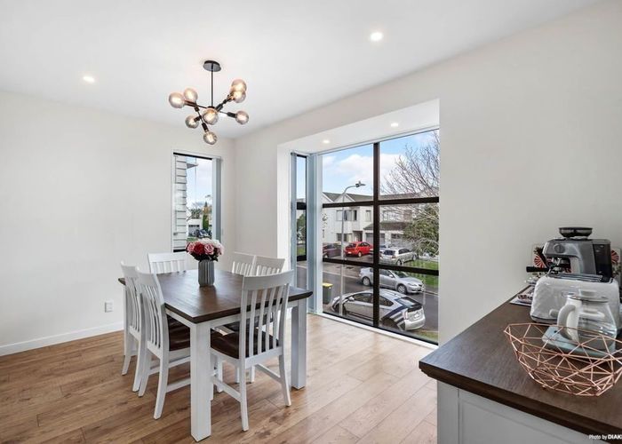  at 24 Stephen Avenue, Henderson, Waitakere City, Auckland