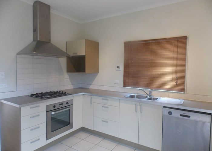  at 21 Mulvaney Crescent, Henderson, Waitakere City, Auckland