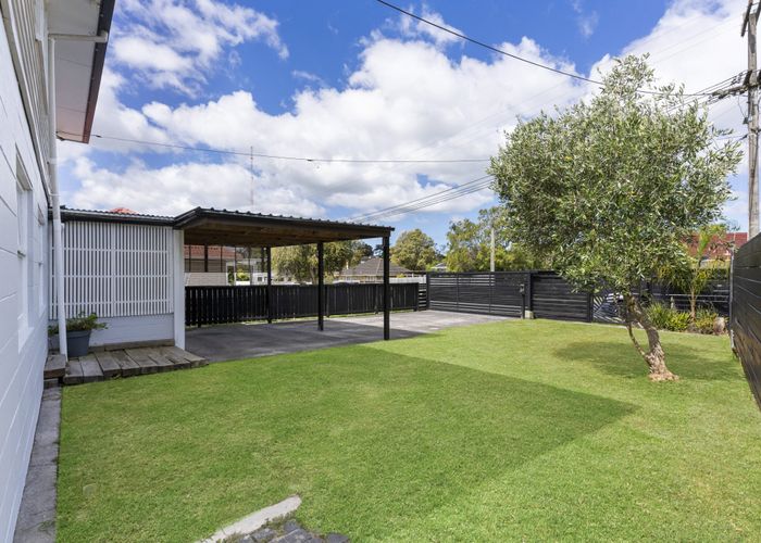  at 42 Daytona Road, Henderson, Auckland