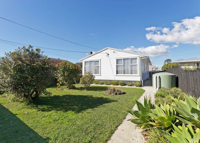  at 22 Kirrie Avenue, Te Atatu South, Waitakere City, Auckland
