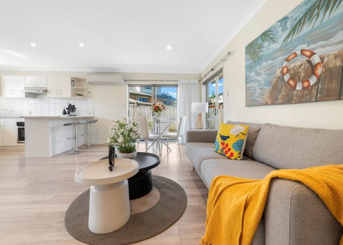  at 6 Kumar Place, The Gardens, Auckland