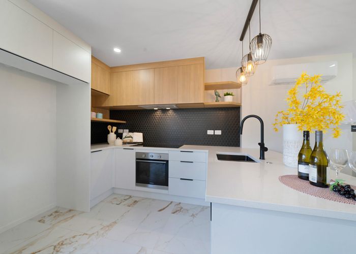  at 11 Sarona Avenue, Glen Eden, Waitakere City, Auckland