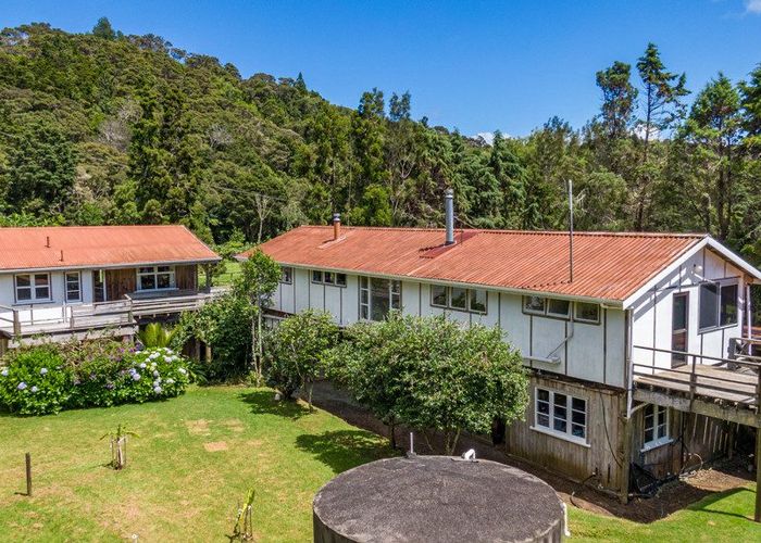  at 605 Takahue Road, Takahue