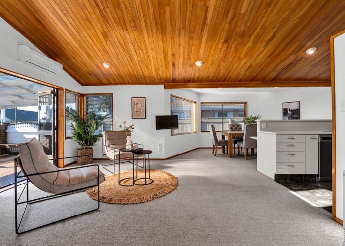  at 8 Argyle Place, Highlands Park, New Plymouth