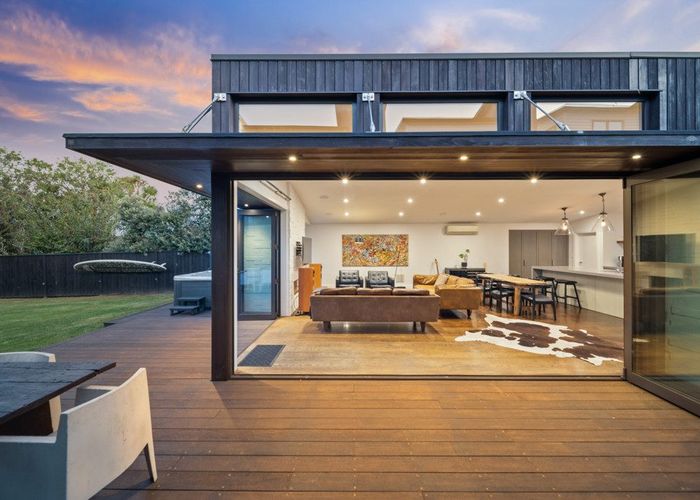  at 15 Kiwi Road, Point Chevalier, Auckland City, Auckland
