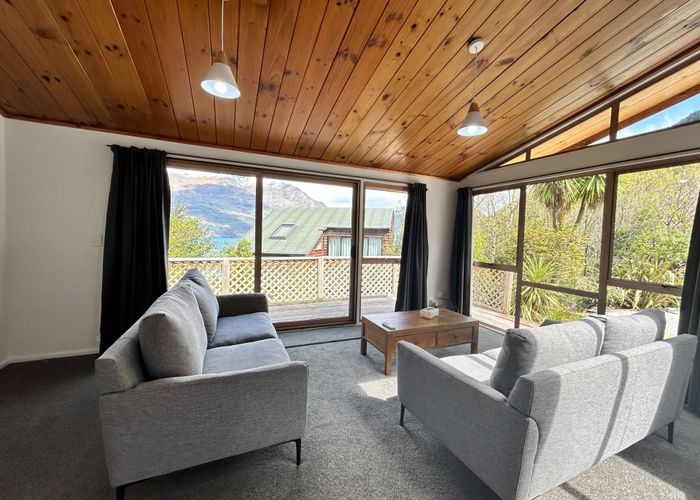  at 8 Evergreen Place, Sunshine Bay, Queenstown-Lakes, Otago