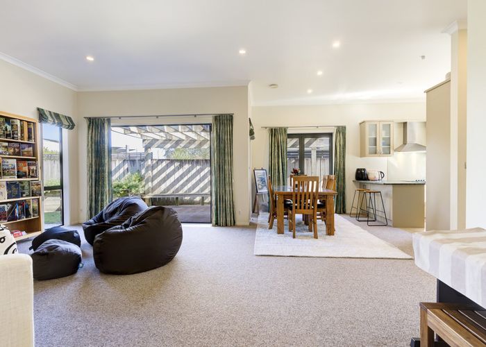  at 16 Gordon Street, Hillcrest, Hamilton