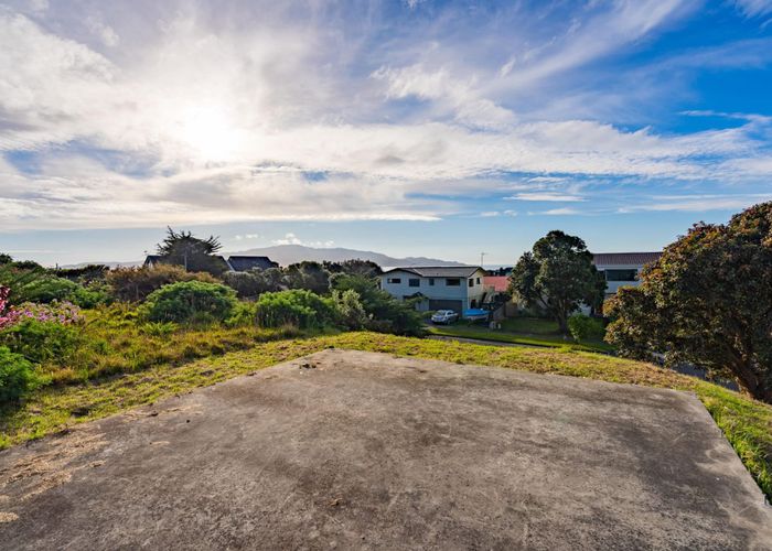  at 39 Hicks Crescent, Waikanae Beach, Kapiti Coast, Wellington