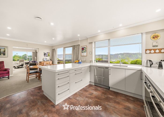  at 73 Tirohanga Road, Tirohanga, Lower Hutt, Wellington