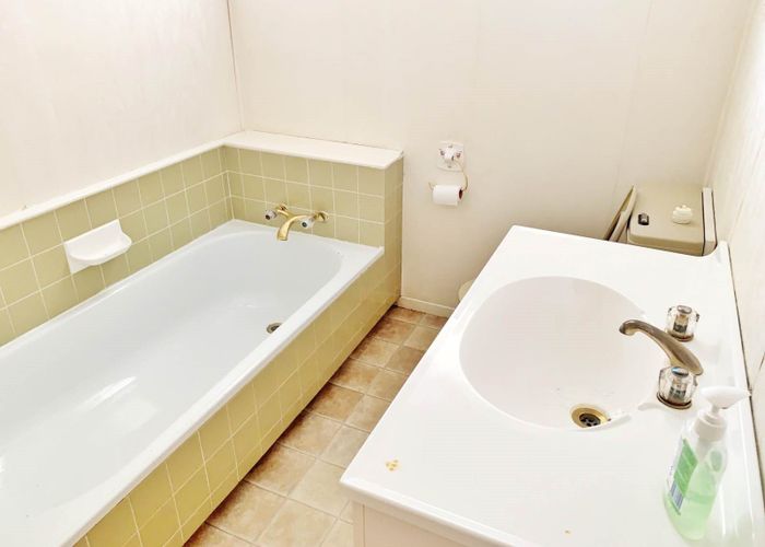  at 471 Glenfield Road, Glenfield, Auckland