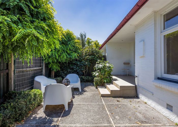  at 2/15 Jeffreys Road, Fendalton, Christchurch
