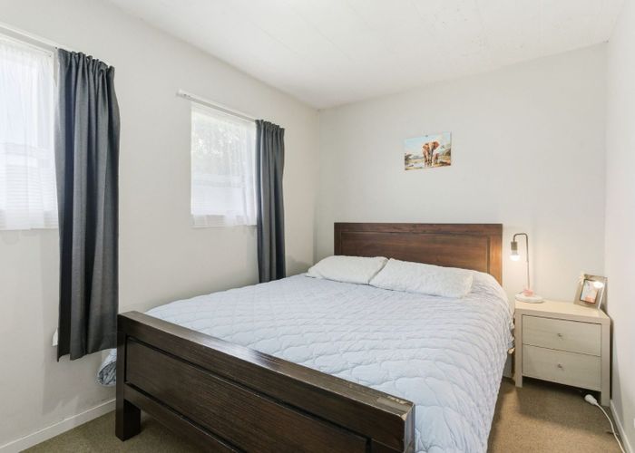  at 4/68 Ferndale Road, Mount Wellington, Auckland