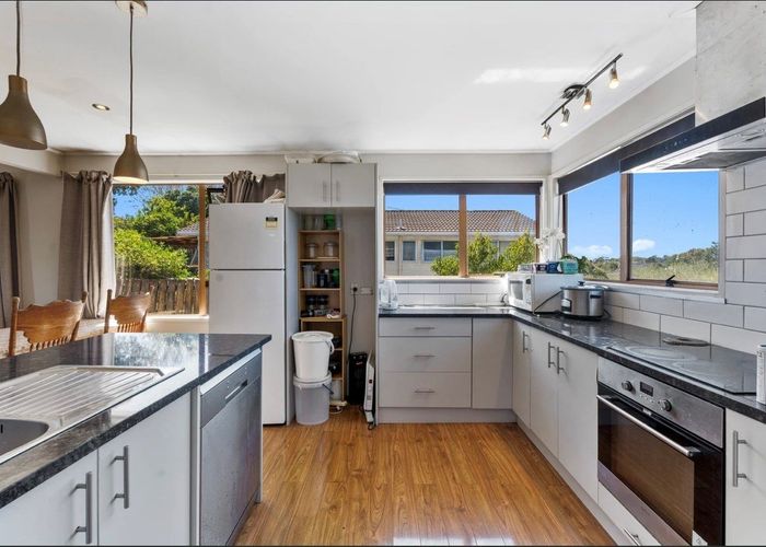  at 33 Catkin Crescent, Papatoetoe, Auckland