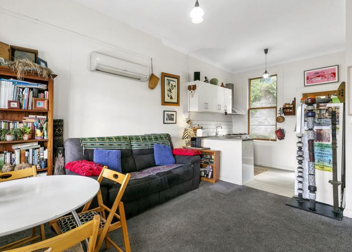  at 270 Queens Drive, Lyall Bay, Wellington