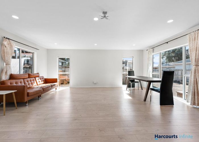  at 25A Larnoch Road, Henderson, Waitakere City, Auckland