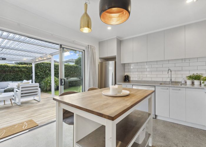  at 90 Crawford Avenue, Mangere Bridge, Auckland
