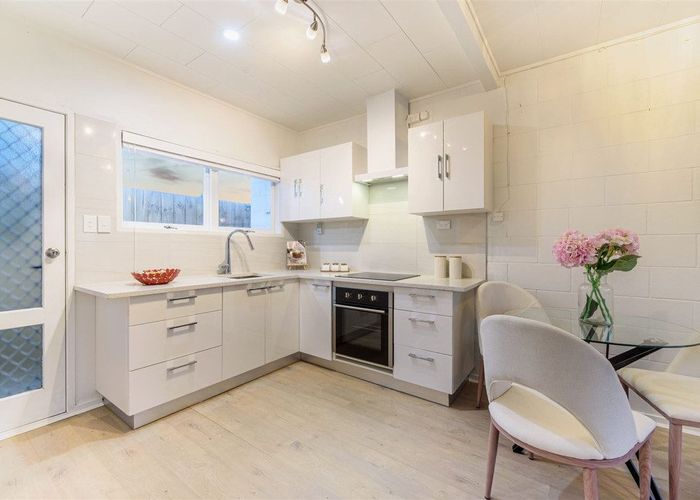  at 2/7 JAMES Road, Manurewa, Manukau City, Auckland