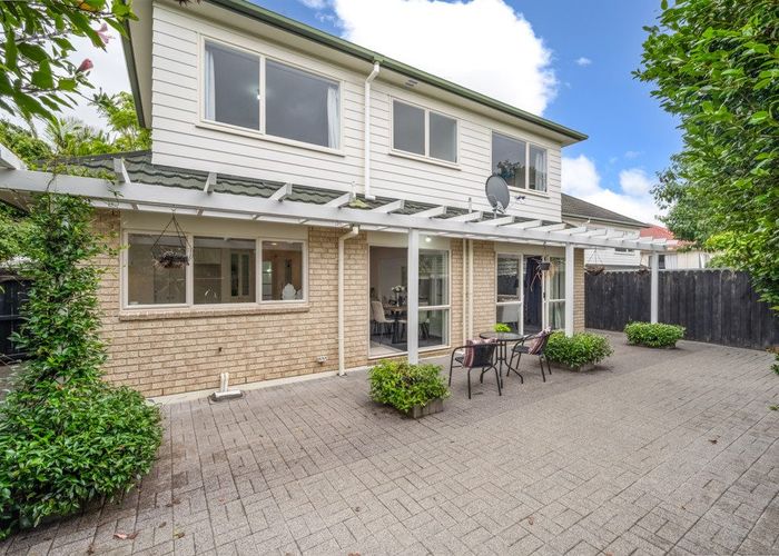  at 2/14 Casabella Court, Northpark, Manukau City, Auckland