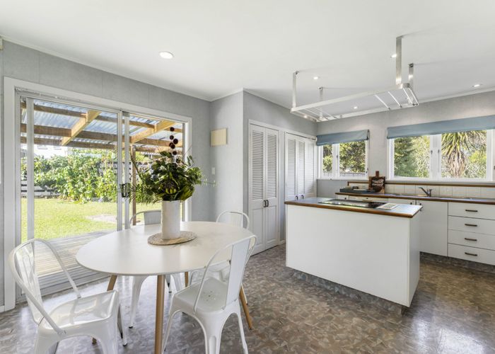  at 9 Philip Place, Hillcrest, Auckland