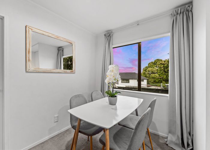  at 2/2 Crosby Road, West Harbour, Auckland