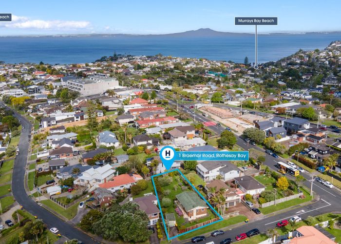  at 1 Braemar Road, Rothesay Bay, North Shore City, Auckland