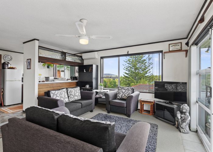  at 2/24 Bayview Road, Bayview, Auckland
